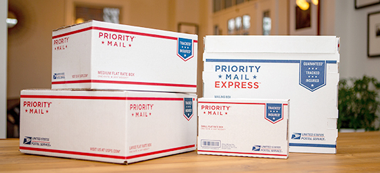 免费的 USPS 寄件物资供应，包括 PRIORITY MAIL FLAT RATE 包装盒和信封。
