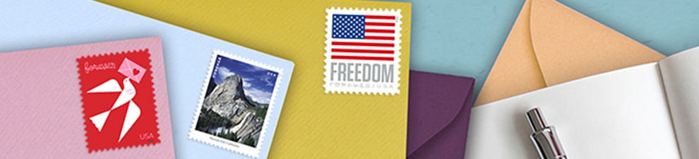 Surtido de sobres First-Class Mail® con las estampillas Love, Espresso Drinks y U.S. Flag.